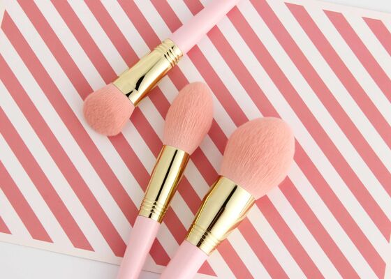 वोनिरा ब्यूटी एंगल्ड बफर फाउंडेशन ब्रश वेगन क्रूरता मुक्त टैक्लोन सिंथेटिक बाल और पुनर्नवीनीकरण योग्य बर्क लकड़ी के हैंडल के साथ